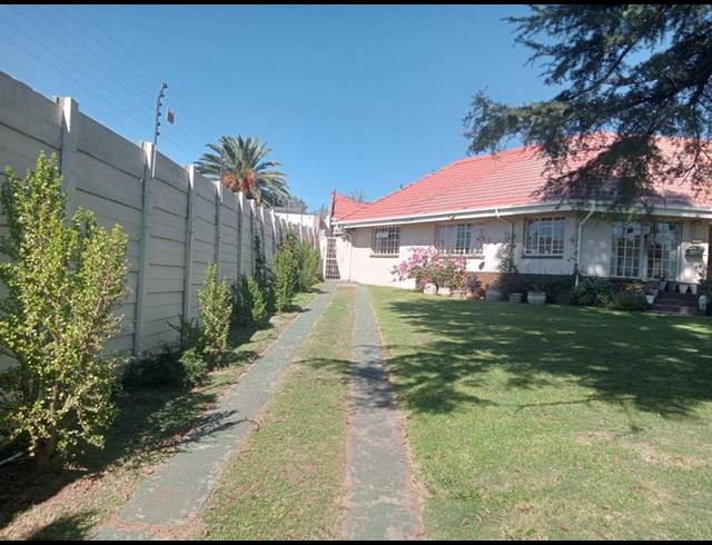 3 BEDROOM HOUSE FOR SALE IN MONDEOR
